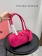 配盒 Size：28*12Cm Miumiu麂皮长柄腋下保龄球 公文包 Miu又来抢钱了新款公文包 来咯 ！ 背起来都很Nice 哦 出场就是Miumiu小公主