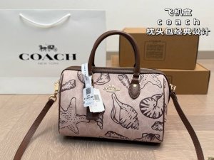飞机盒 Coach蔻驰枕头包 经典设计 时尚百搭 容量是真的可 可手提 可斜挎 上身绝美 尺寸 25 16