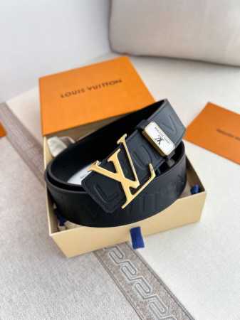 品名： Lv..路易..威登腰带皮带原单 型号：挂扣，经典纯钢材质挂扣，头层牛皮，图片实物拍摄 材料：头层牛皮，挂扣系列，纯钢材质扣头，钯镀电镀工艺永不掉色。原 - 点击图像关闭
