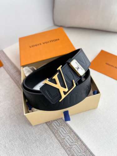 品名： Lv..路易..威登腰带皮带原单 型号：挂扣，经典纯钢材质挂扣，头层牛皮，图片实物拍摄 材料：头层牛皮，挂扣系列，纯钢材质扣头，钯镀电镀工艺永不掉色。原
