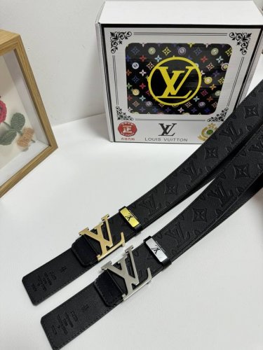 品名：Lv..路易..威登 材质：原单牛皮腰带 百分百头层牛皮腰带保证真皮，24K纯钢扣，专柜原单品质、做工精细，时尚大牌，送人自用首选 包装： 请认准如图专柜