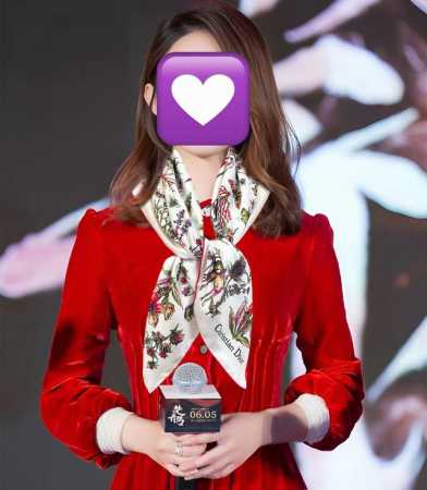 上新Dior 最新款官网同步Camo papillon 图案印花 以优雅而诗意的设计全新演绎蝴蝶主题 采用白色和淡粉色桑蚕丝斜纹面料精心制作 手工卷边 对比鲜明 - 点击图像关闭