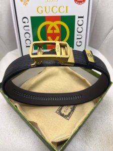 古驰 原单 原单头层牛皮爆裂纹面，内衬头层牛皮压横条纹底．搭配原单自动扣．此款腰带双面采用意大利原定厂制进口牛皮带身 ，对专版柜足宽3.5宽 DDD