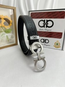 品名：菲拉格幕 原单 材质：原单牛皮腰带 百分百头层牛皮腰带保证真皮，24K纯钢扣，专柜原单品质、做工精细，时尚大牌，送人自用首选 包装： 请认准如图专柜包装赠