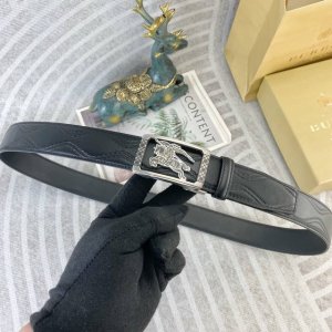 巴宝莉 特种皮腰带自动带系列 ，原厂五金精品不锈钢扣，手感柔软舒适 宽3.5Cm。