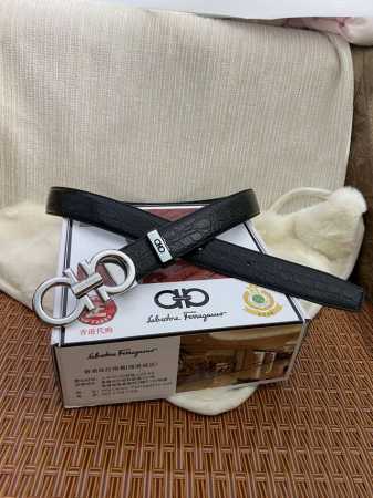 品名：菲拉格幕 原单皮带 材质：原单牛皮腰带 百分百头层牛皮腰带保证真皮，24K纯钢扣，专柜原单品质、做工精细，时尚大牌，送人自用首选 包装： 请认准如图专柜包 - 点击图像关闭