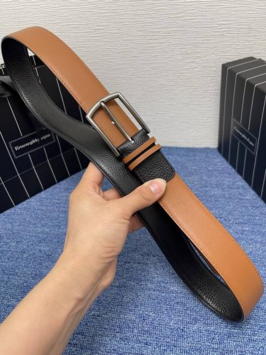 品牌 杰尼亚 特 描述 双面原版皮，原板扣、这款饰有带扣的腰带配以水牛皮衬里，覆以Monogram 牛皮。展现细腻的品牌特质，是牛仔裤的理想配件 3.5宽 Mo