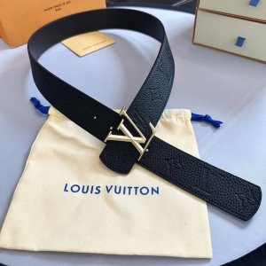 配原版包裝 L0Uis Vuitt0N 專櫃最新升級版本 寬度40Mm 原廠荔枝紋面壓刻有花型圖案效果 進口柔軟小牛皮底 半圓形設計工藝 搭配菱形砂面字母搭扣