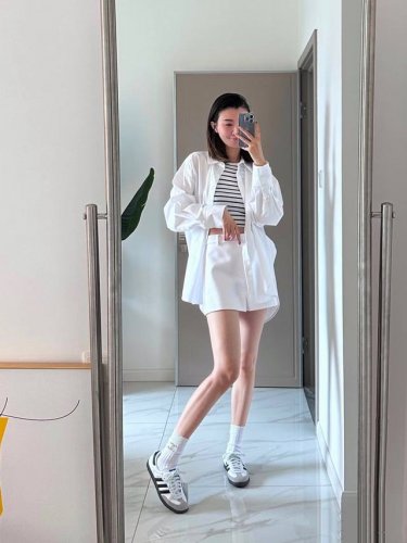 配包装 一盒2 双 Chanel 香奈儿 经典字母Logo Ins超火爆中筒袜，纯棉面料，潮人必备 ，经典配色 个性时尚百搭款，你值得拥有哦