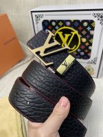 品名：Lv..路易..威登原单 材质：原单牛皮腰带 百分百头层牛皮腰带保证真皮，24K纯钢扣，专柜原单品质、做工精细，时尚大牌，送人自用首选 包装： 请认准如图