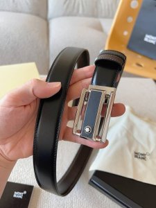 万宝龙 他们自信而不拘泥于传统思维，懂得享受成功的喜悦及生活的乐趣。其设计简洁流畅，小巧典雅，势必成为现代流行文化的新符号。结合万宝龙传统工艺及现代设计的精髓，