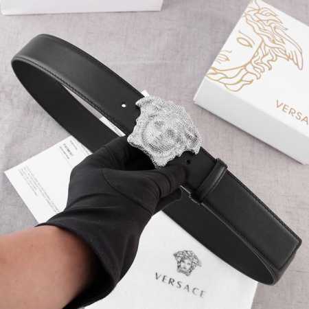 宽度3.0Cm。Versace 範思哲 平紋紋 滿天星鑲鑽扣系列。男士雙面頭層平紋面料，手感細膩，質感十足 獨特復古風格 時髦中帶著隨性和酷感. - 点击图像关闭