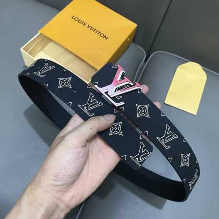 原版包裝 L0Uis Vuitt0N 今季新品 男士原單腰帶 寬度40毫米 雙面進口頭層小牛皮絲印圖案Logo設計 搭配最新精鋼五金 可雙面佩戴 適合沈穩低調的 - 点击图像关闭
