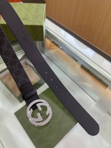 古驰 男士深色帆布双G金属扣印花腰带，超级时尚百搭，太点睛了。65247200