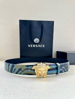 宽度3.8Cm Versace 皮带，配有立体La Medusa双面搭扣，一面饰有Barroco印花。 La Medusa搭扣 腰带环 底面料：100%牛皮