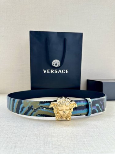 宽度3.8Cm Versace 皮带，配有立体La Medusa双面搭扣，一面饰有Barroco印花。 La Medusa搭扣 腰带环 底面料：100%牛皮
