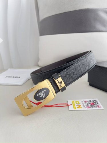 品名：普拉达.Prada 腰带 皮带自动带 型号：自动带，经典纯钢材质自动扣，图片实物拍摄 材料：百分百头层牛皮，保证真皮。24K纯钢扣专柜同等质量， 双面头层