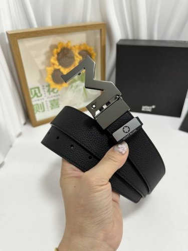 品名：万宝龙 Montblanc 材质：原单牛皮腰带 百分百头层牛皮腰带保证真皮，24K纯钢扣，专柜原单品质、做工精细，时尚大牌，送人自用首选 包装： 请认准如