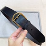 巴、利经系列新品腰带，采用小牛皮材质，完美搭配手工车线，经典配色，可搭配商务西装或更为休闲的造型 双面原版皮 上蜡小牛皮腰带，搭配小牛皮内衬