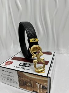 品名：菲拉格幕 原单 材质：原单牛皮腰带 百分百头层牛皮腰带保证真皮，24K纯钢扣，专柜原单品质、做工精细，时尚大牌，送人自用首选 包装： 请认准如图专柜包装赠