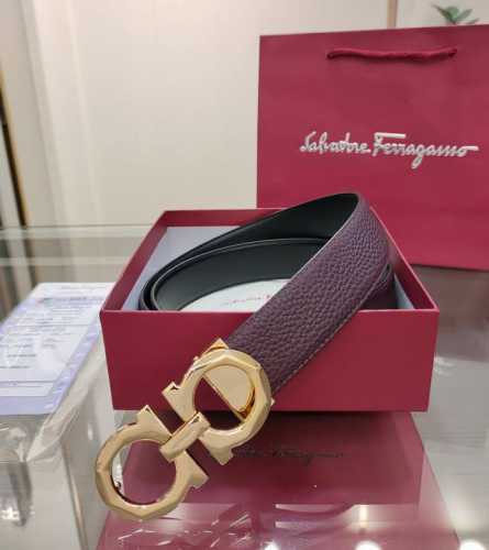 Ferragamo 菲拉格慕 双面进口牛皮，搭配精品铜扣，自行选择搭配，真材实料有质感，时尚经典不失风范 ，长短可自行裁剪