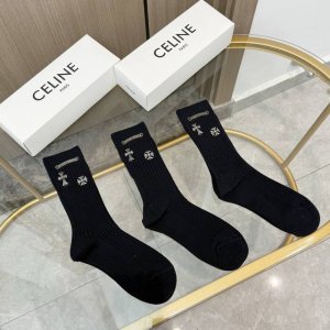 配包装 一盒三双 克罗心 爆款高筒袜高版本 ～好看到爆炸 欧美大牌高筒袜潮人必不能少的专柜代购品质 袜子 ，搭配起来超高逼格 时髦度爆表啊啊啊啊～～推荐推荐推荐