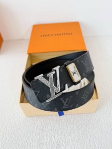 品名 Lv..路易..威登腰带皮带原单 型号 挂扣 经典纯钢材质挂扣 头层牛皮 图片实物拍摄 材料 头层牛皮 挂扣系列 纯钢材质扣头 钯镀电镀工艺永不掉色 原版
