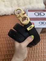 品名：菲拉格幕 原单皮带 材质：原单牛皮腰带 百分百头层牛皮腰带保证真皮，24K纯钢扣，专柜原单品质、做工精细，时尚大牌，送人自用首选 包装： 请认准如图专柜包