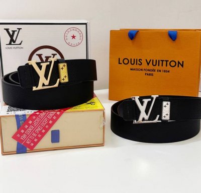 皮带：Lv.路易威登顶级复刻- 腰带：原单品质百分百进口原厂头层牛皮，保证真皮。接皮设计雾面工艺.真空电镀.永不掉色.24K纯钢扣头层小牛皮荔枝纹双面可用专柜同