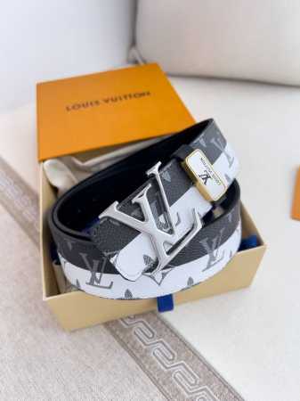 品名： Lv..路易..威登腰带皮带原单P200 型号：挂扣，经典纯钢材质挂扣，头层牛皮，图片实物拍摄 材料：头层牛皮，挂扣系列，纯钢材质扣头，钯镀电镀工艺永不 - 点击图像关闭