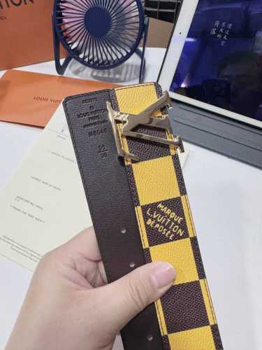 品名： Lv..路易..威登腰带皮带原单特 型号：挂扣，经典纯钢材质挂扣，头层牛皮，图片实物拍摄 材料：头层牛皮，挂扣系列，纯钢材质扣头，钯镀电