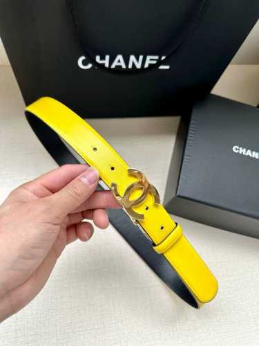特 宽度3.0Cm Chanel香奈儿 旋转 双c小牛皮与银色 枪色 金色金属腰带 多颜色女款腰带搭配！此五金可旋转使用 带身均两面颜色 。
