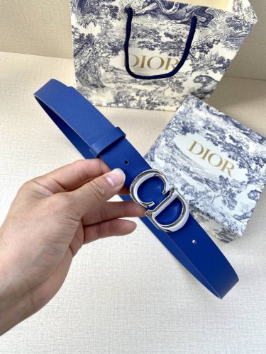 特 宽度3.0Cm Dior 迪奧 爆款平面無線帶身 Saddle两面头层牛皮皮带。 光亮金属“Cd”标志 採用進口雙面頭層牛皮