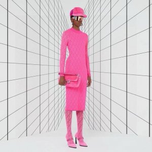 配包装 对版高货 一盒一双 Fendi 双F经典植绒老花字母丝袜 好看到爆炸 ，欧美大牌丝袜一比一高版本制作，可以看得到的工艺！ 潮人秋冬必备单品 ，搭配起来超