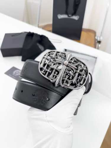 克罗心 宽度4.0Cm 是一款明星网红爱不释手品牌； 采用精选双面头层牛皮制作， 由选料到制作都是经过精心筛选， 搭配复古五金元素点缀。 呈现出独特、个性、潮流