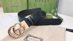 Gucci双面腰带，一侧为Gucci Signature皮革，反面一侧为单色皮革。配以Interlocking G带扣。3.7Cm宽
