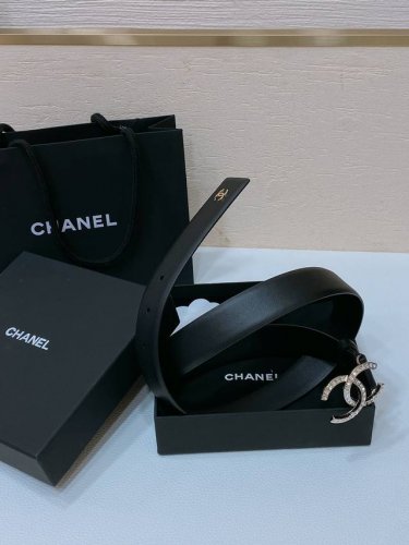 chanel 24C 树脂黑 与 白 水钻金色金属 Logo搭扣 黄铜金属进口胎小牛皮带身 手感柔软 细腻 3.0Cm