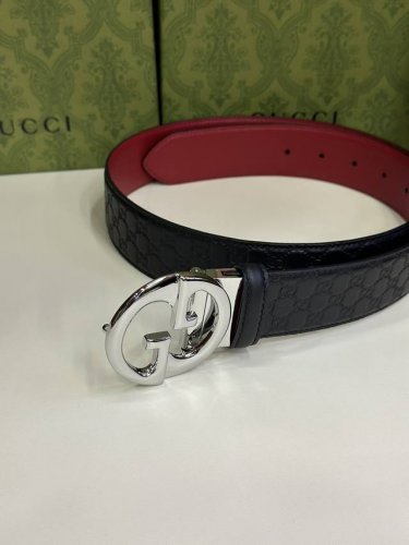 Gucc 1 最新配色 宽度3.7Cm 可以双面使用 旋转五金即可替用腰带颜色 双面进口牛皮 手感极致完美 走线工整 可自行裁剪 实体必选单品