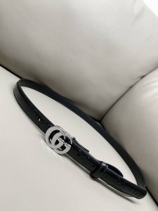古奇女款 2.0宽度 品牌创作总监Sabato De Sarno匠心打造全新Gg Milano系列，向米兰这座富有活力的都市致敬。Gg Milano系列焕新演绎