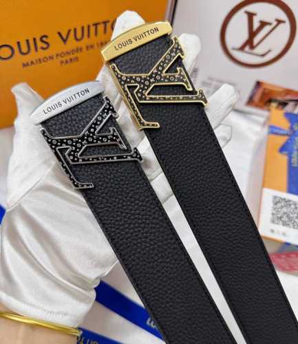 皮带：Lv..路易..威登顶级复刻- 腰带：原单品质百分百进口原厂头层牛皮，保证真皮。雕花设计.真空电镀.永不掉色.24K纯钢扣头层小牛皮荔枝纹系列双面可用专柜