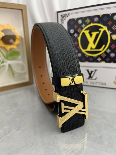 品名：Lv..路易..威登原单 材质：原单牛皮腰带 百分百头层牛皮腰带保证真皮，24K纯钢扣，专柜原单品质、做工精细，时尚大牌，送人自用首选 包装： 请认准如图