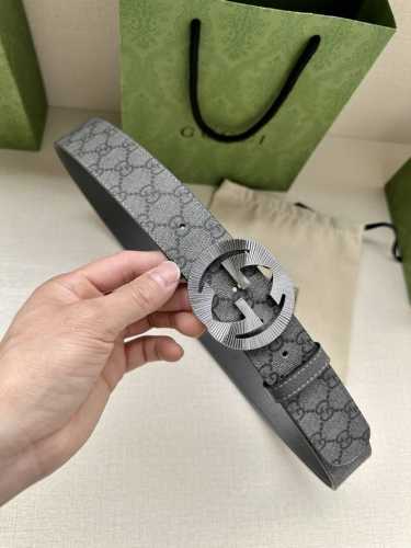 宽度3.8Cm Gucci Gg Marmont系列每一季都会推陈出新，为灵感源于70年代的标志性gg配件注入现代精髓。这款灰色和黑色gg Supreme帆布腰