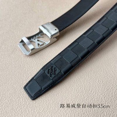 特 品牌：路易威登新款进口小牛皮，手感细腻柔软。搭配纯钢自动精品钢扣，宽度：3.5Cm