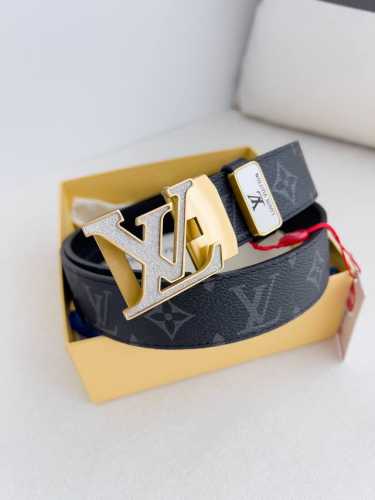 品名：Lv..路易..威登 腰带原单自动带 皮带 型号：自动扣，纯钢材质自动扣，头层牛皮自动带身，实物拍摄材料：百分百头层牛皮，保证真皮。24K纯钢扣，永不掉色