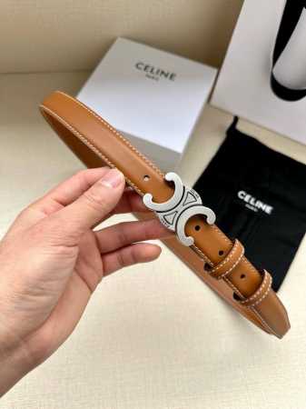 特 宽度2.5Cm Celine Triomphe中号光滑进口牛皮革腰带 头层牛皮 中腰 宽度1英寸 2.5厘米 Triomphe 配领扣带扣 编号：45Ak9 - 点击图像关闭