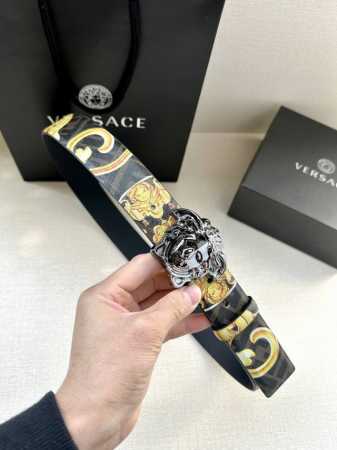 特P210 宽度3.8Cm Versace /Fendi 标志造型宽皮带，联名钉扣式美人头扣，范思哲原版进3D打印花绘 印有浮雕间色Ff 图案，镀金表面金属制品 - 点击图像关闭