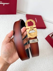 品名：菲拉格慕.Ferrgamo腰带 皮带 原单 型号：挂扣，纯铜材质经典挂扣，实物拍摄，头层牛皮 材料：百分百头层牛皮，保证真皮。纯铜材质，真空电镀永不掉色，