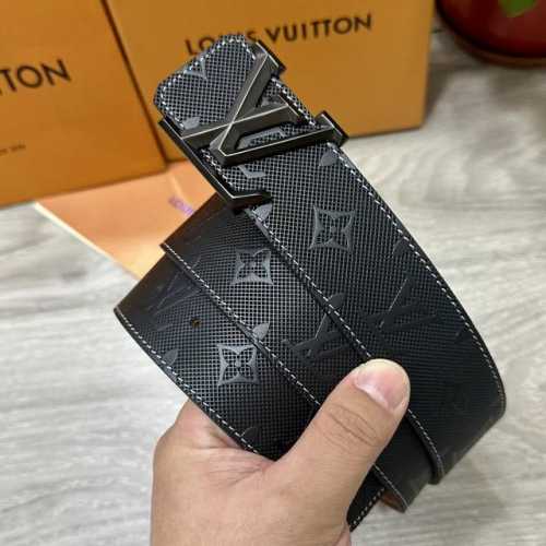 p200 Lv.路易威登 宽40Mm双面原版小牛皮 搭配单钌钯电镀扣 完美的手感.油边 出众的设计.风格 高贵奢华 时尚大方 高清实拍 货真价实 品质保证 双面