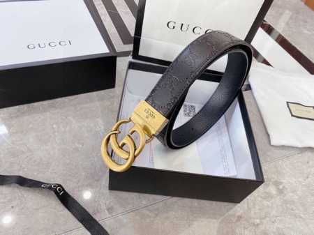 Gucci 双面可用 古奇新款互扣式G带扣深受品牌辉煌的70年代经典设计所影响，得以重新诠释。安放于织纹纯皮腰带之上。正品一致的吊牌全套包装 配纸袋 礼品盒 亲 - 点击图像关闭