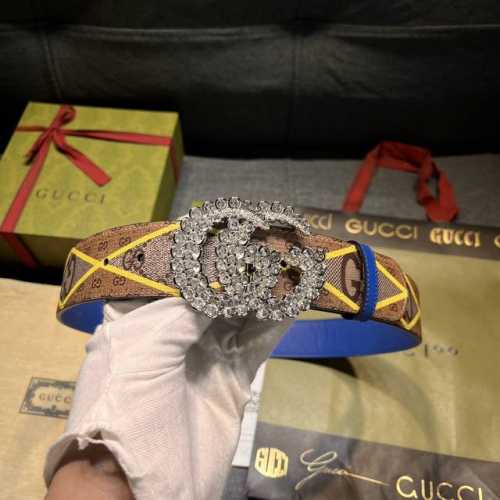 古奇 ，宽4.0Cm，新款 这条腰带上的图案让人想起了西洋双陆棋的棋盘，引人注目的菱形图案出现在充满活力的新迭代中，与各种材料相结合。其结果是一个折衷的拼凑设计
